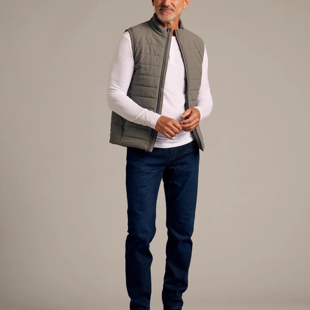 - New - Men's TRUE CLASSIC  Vest carbon(grey) Puffer Vest‎ 2.0
